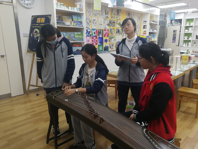 艺术与文化---鞠西涵学长分享古筝文化与学妹们共同体验传统艺术.jpg